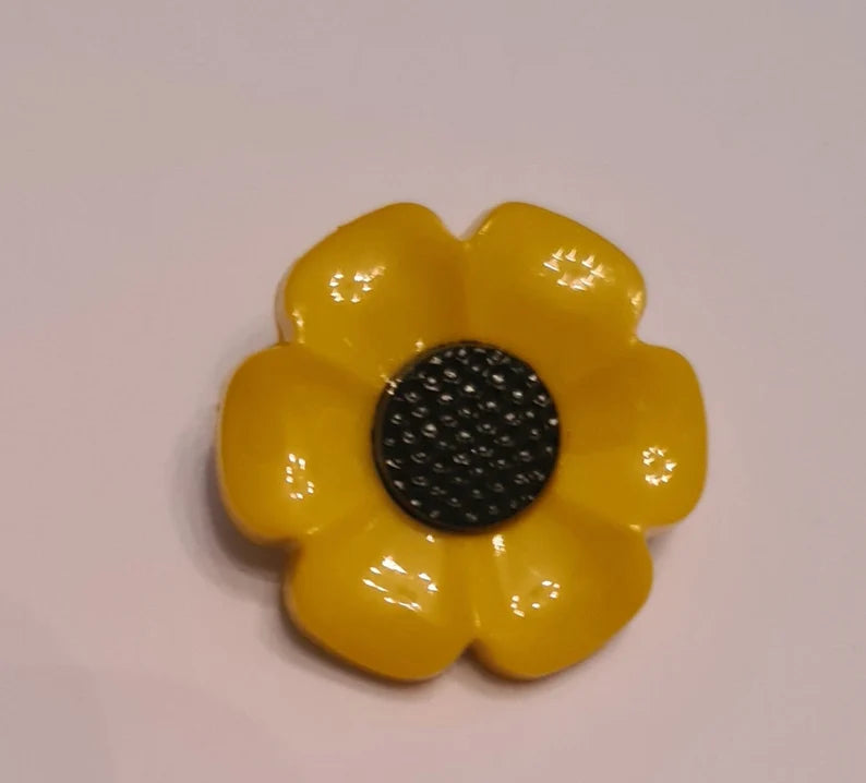 Sunflower Shank Buttons 18mm, 21mm and 40mm